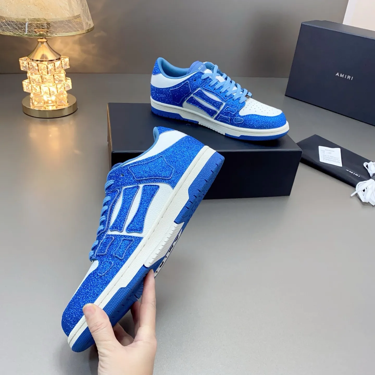 p580🐮🐮AMIRI Couple Style👑 The latest The Pacific Series Couple Style💀🦴Bone Stars Casual Sports Shoes Skateboard Shoes✔️ AMIRI's Pacific shoes are a sneaker that combines luxury and street style. Many celebrities and Internet celebrities have the same style. Its design and workmanship are very exquisite. Made of high-grade cow leather, soft to the touch and highly durable. 💎Fabrics: Original custom imported first-layer cowhide 💎Inner lining: Original customized breathable mesh 💎Foot: Original injection molded one-piece, comfortable, wear-resistant and not tiring for feet 💎Outsole: Original 1:1 molded three-color sole Original outsole 💎Sole thickness: 3CM 💎Size: Female 35-40 Male 39-46 💎Price; Top version 👑Special remarks Remark: (Female size 34 40 . Men's sizes 38 45 46 are customized and cannot be returned or exchanged. Please note when ordering! Thank you🤝🤝